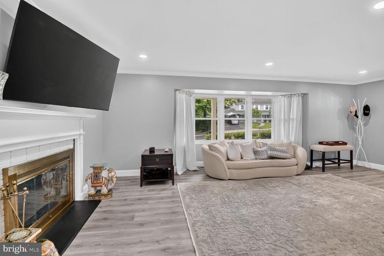 12420 Seabury Ln - Photo 5 of 50