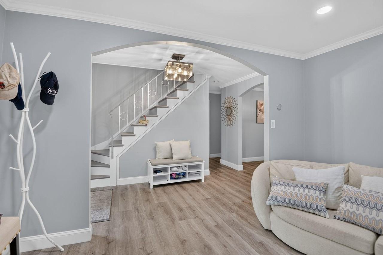 12420 Seabury Ln - Photo 6 of 50
