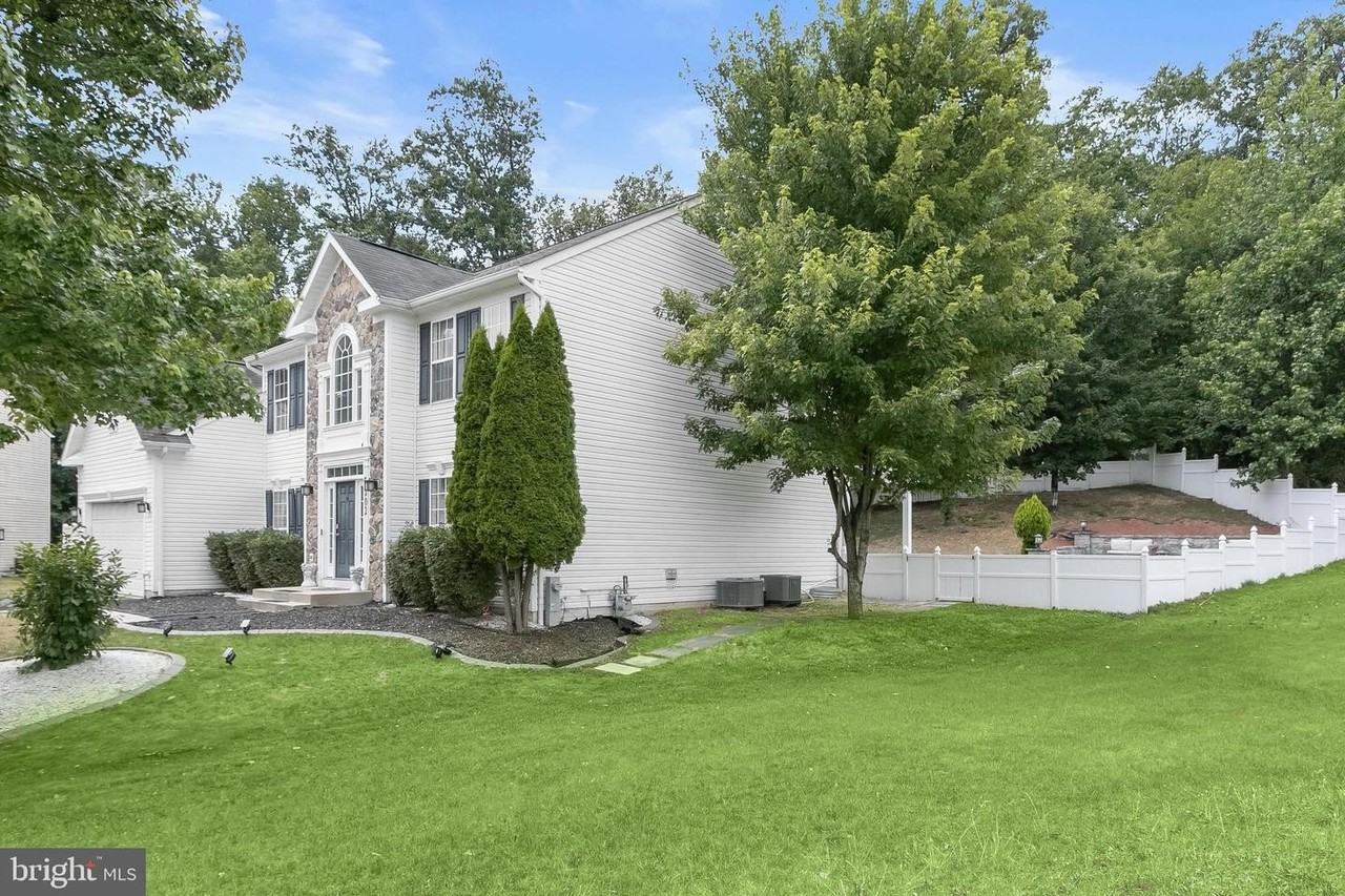 7202 Exbury Ct - Photo 2 of 50