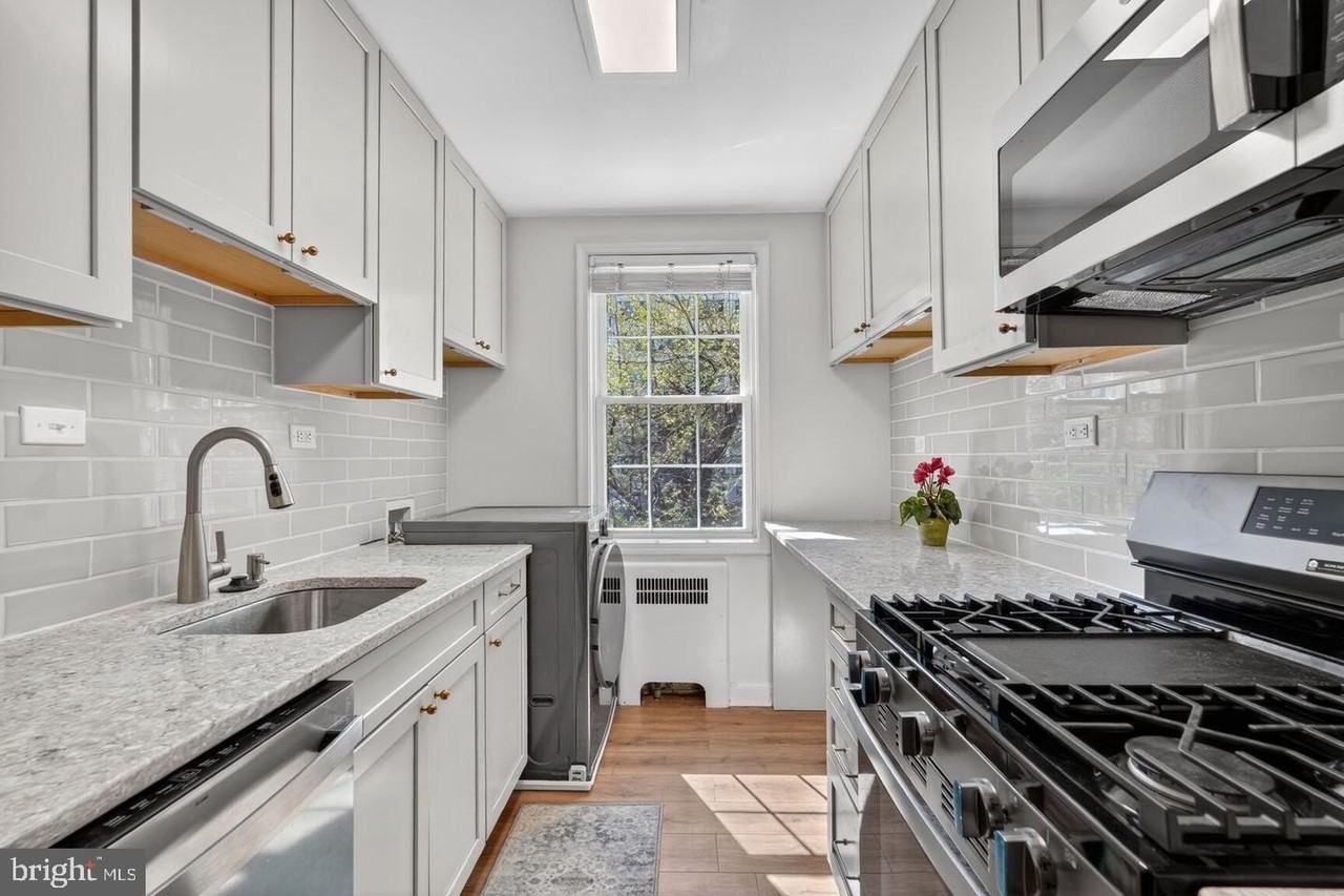 106 N George Mason Dr - Photo 4 of 24