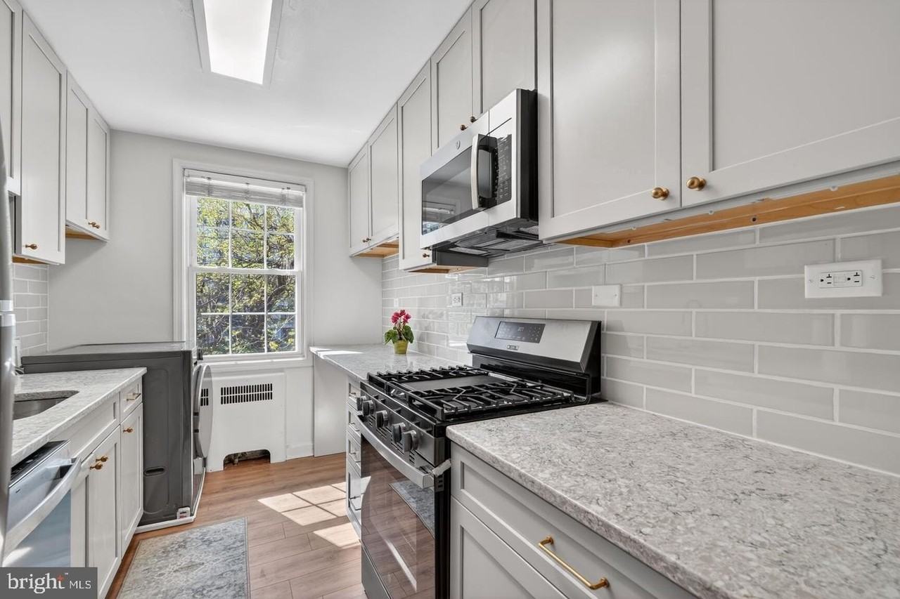 106 N George Mason Dr - Photo 5 of 24