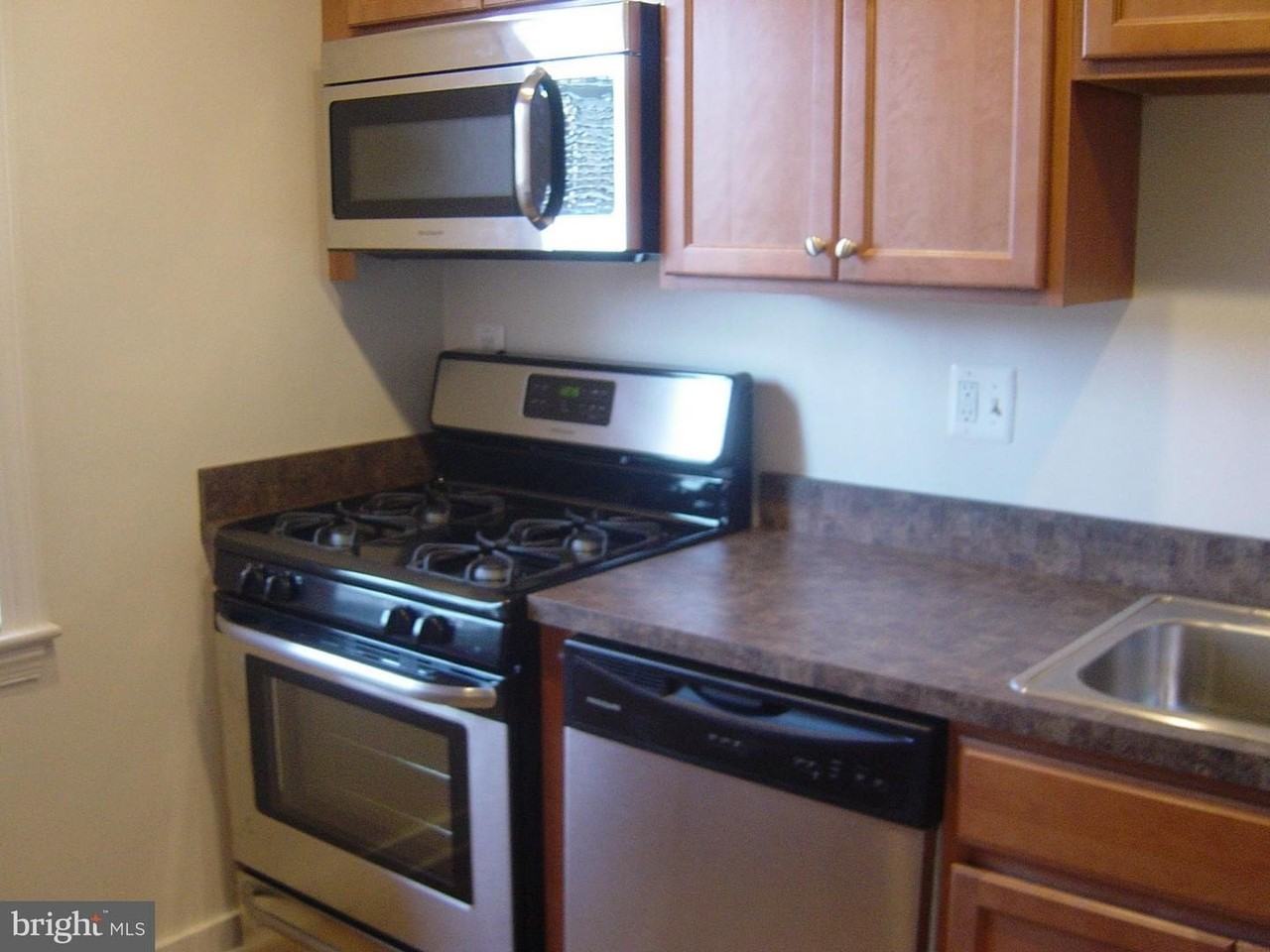 6604 10th St - Photo 3 of 7