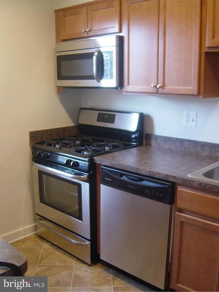 6604 10th St - Photo 4 of 7