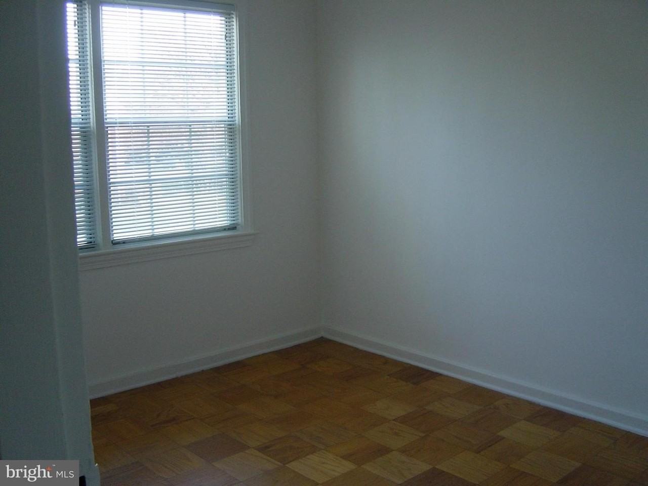 6604 10th St - Photo 6 of 7