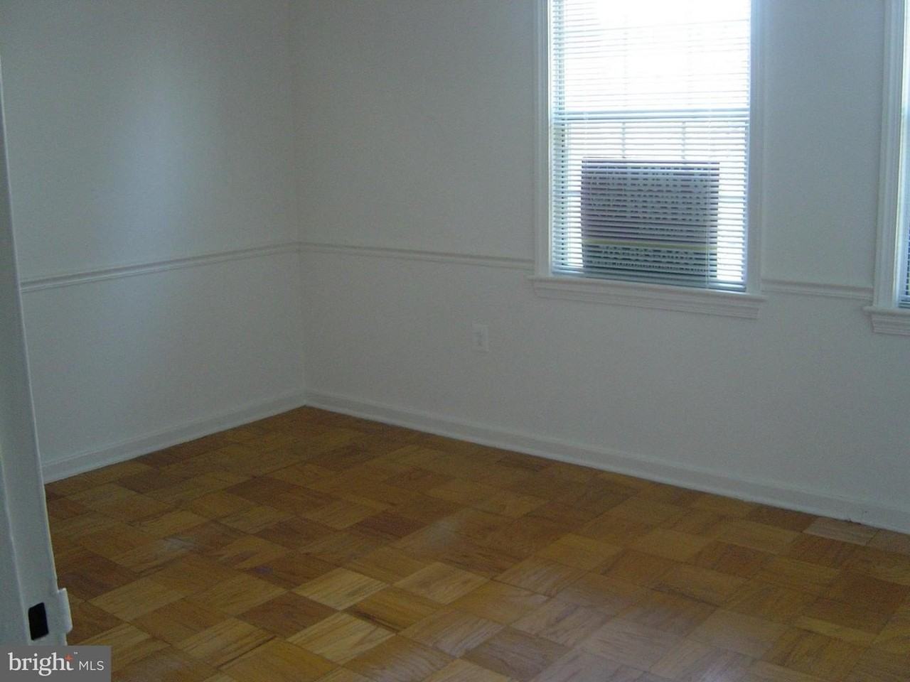 6604 10th St - Photo 7 of 7