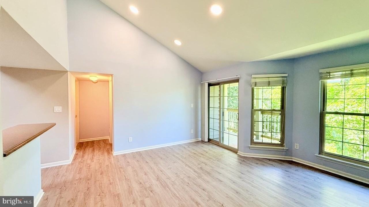 3901 Penderview Dr - Photo 5 of 25
