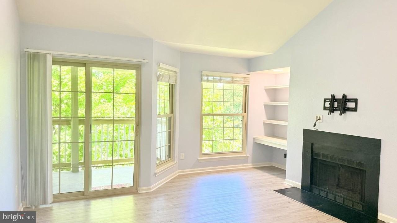 3901 Penderview Dr - Photo 6 of 25