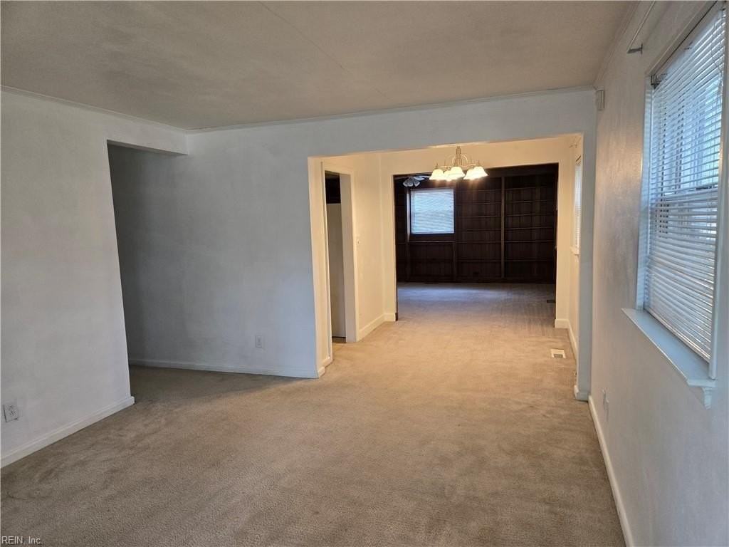 646 Roland Dr - Photo 4 of 20