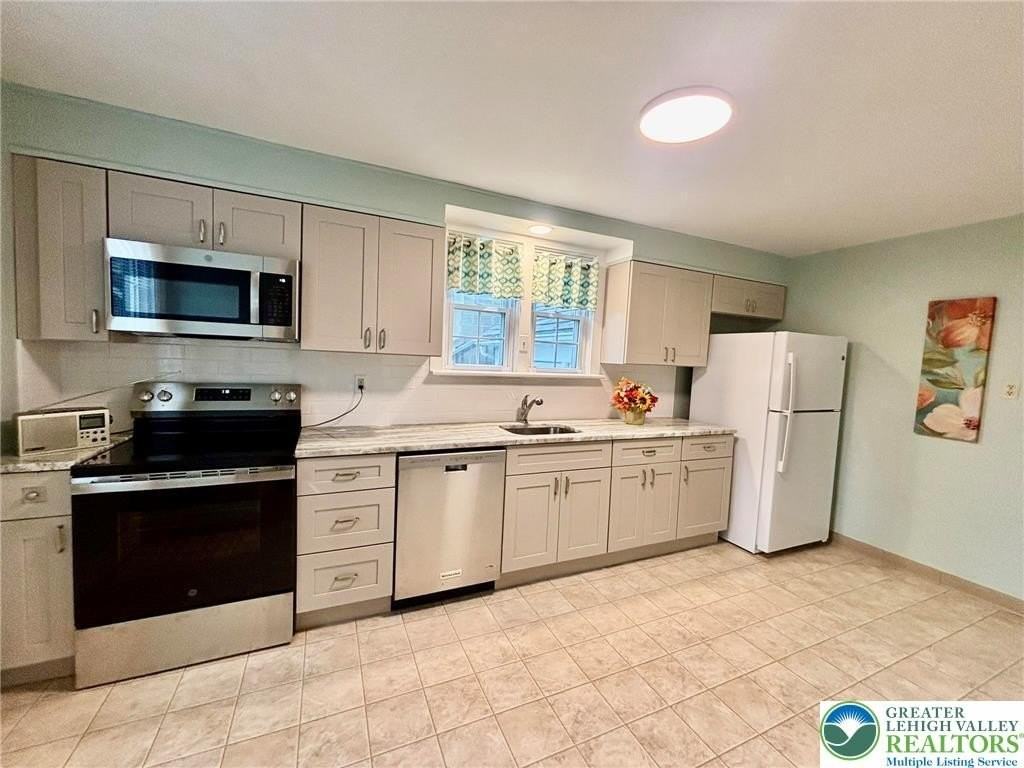 221 E Chestnut St - Photo 5 of 13