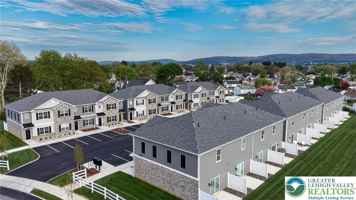 featured image of 1411 Greenview Dr #3