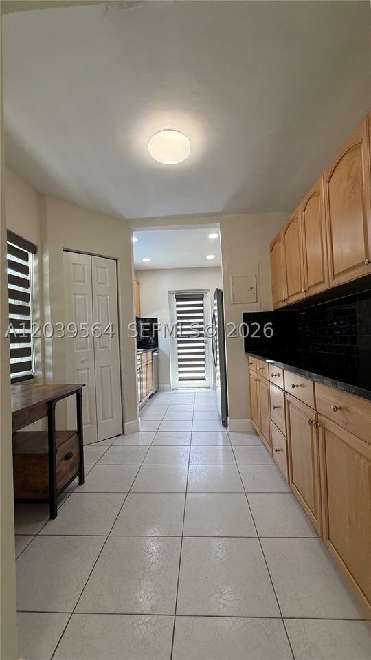 1380 Sw 20th St #1380 - Photo 4 of 43