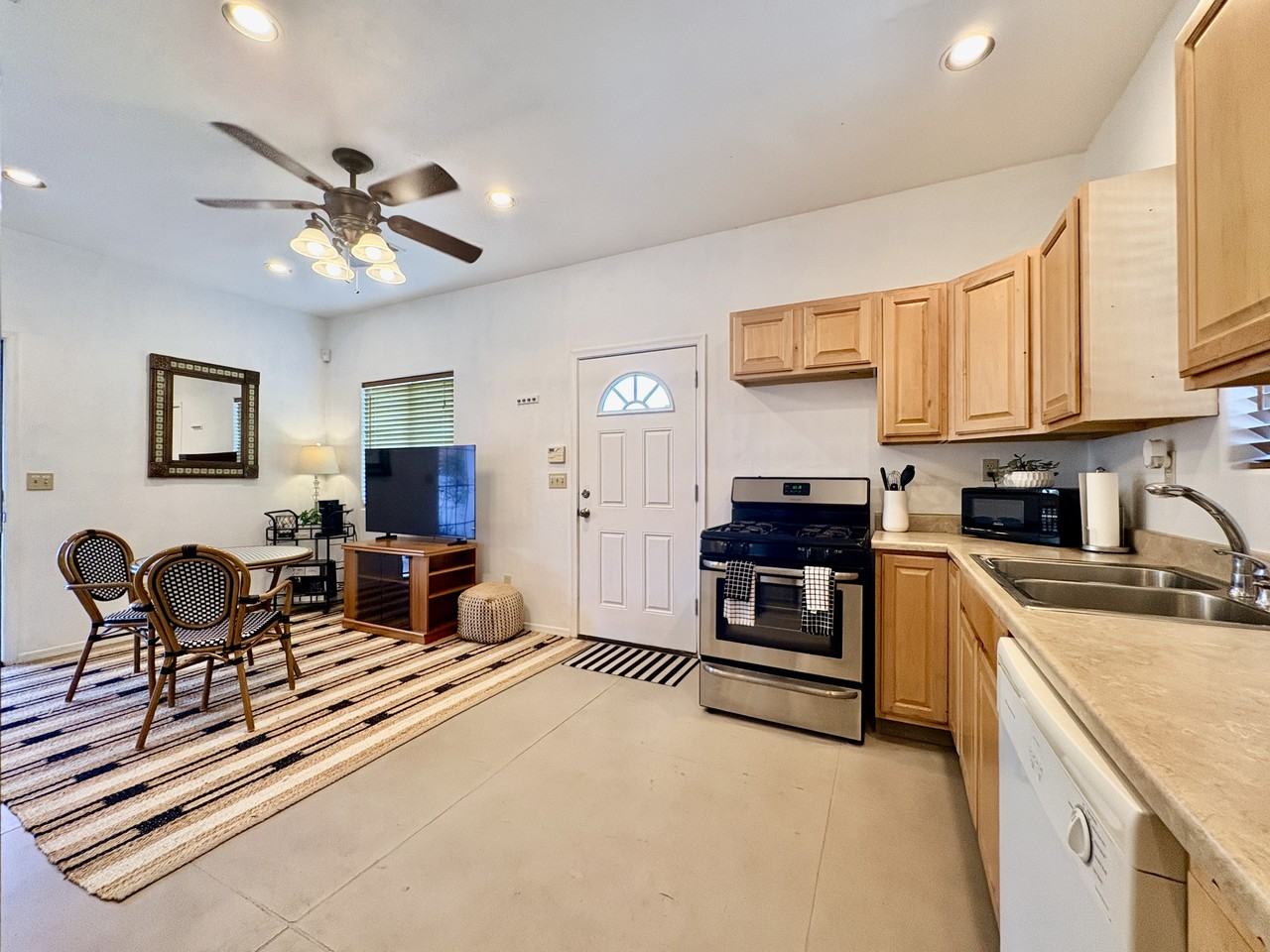 1718 E Grant Rd #2 - Photo 3 of 16