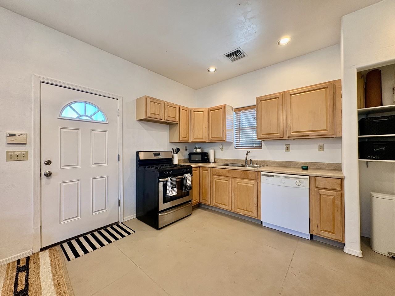 1718 E Grant Rd #2 - Photo 6 of 16