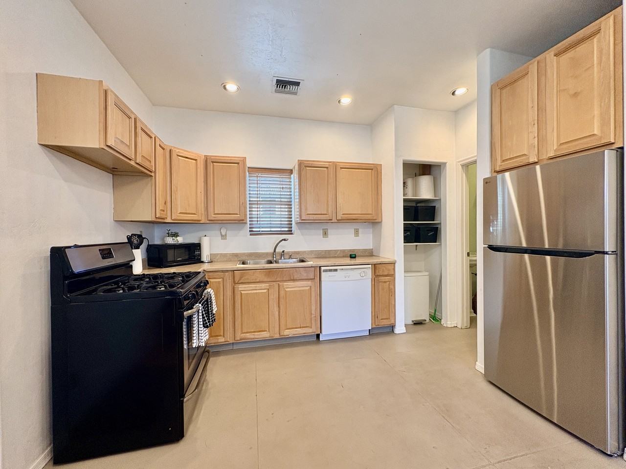 1718 E Grant Rd #2 - Photo 7 of 16