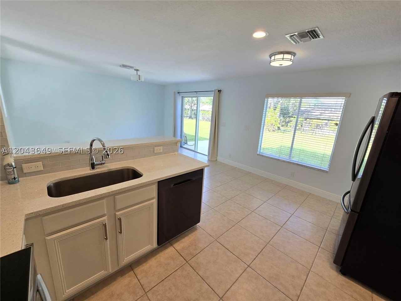 4670 Se Graham Dr - Photo 3 of 4