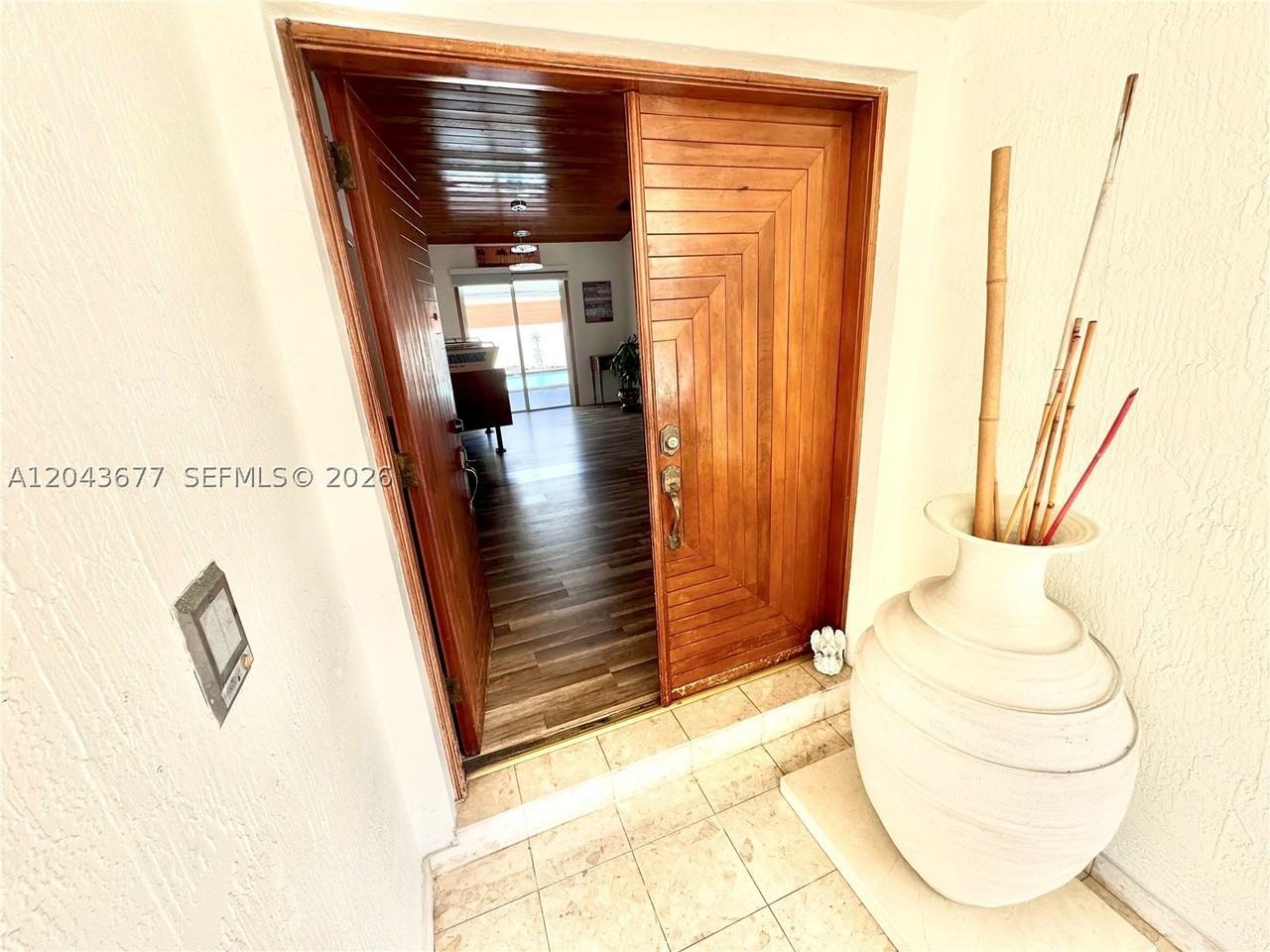 18701 Wentworth Dr - Photo 5 of 50