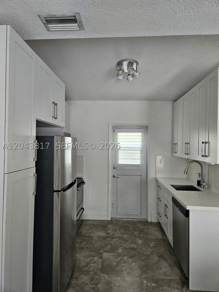 11000 Sw 219th St - Photo 2 of 12