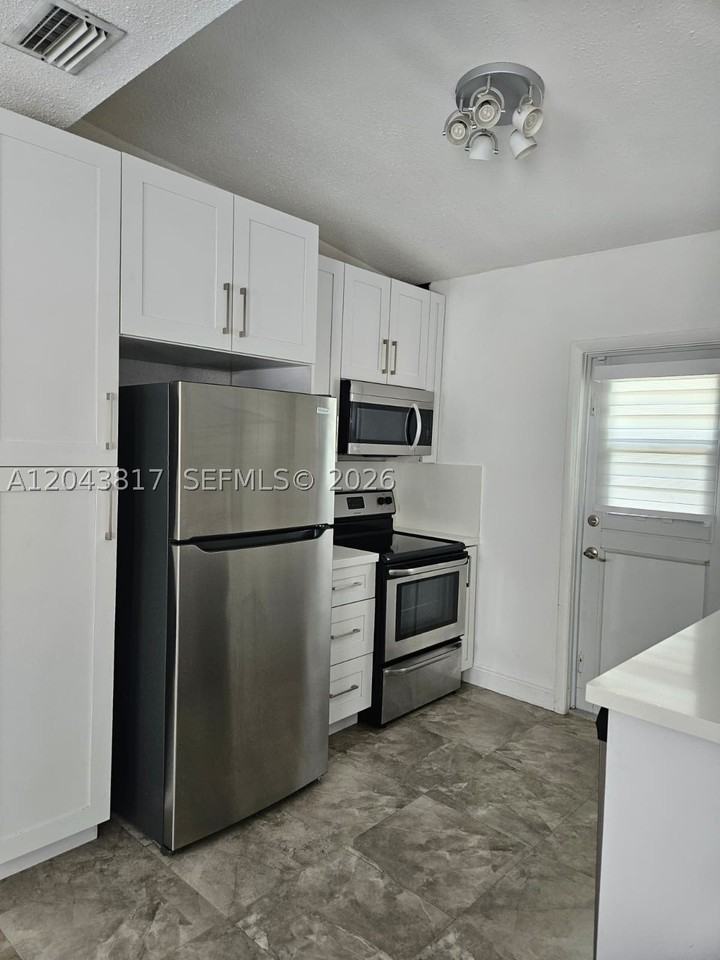 11000 Sw 219th St - Photo 3 of 12