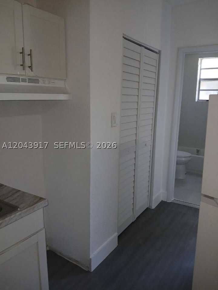 1003 Sw 15th Ave #6 - Photo 6 of 8