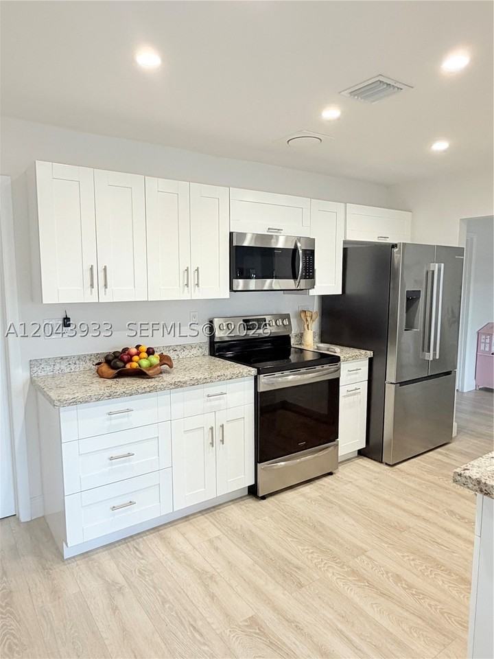3430 Nw 21st Ave #3430 - Photo 3 of 17