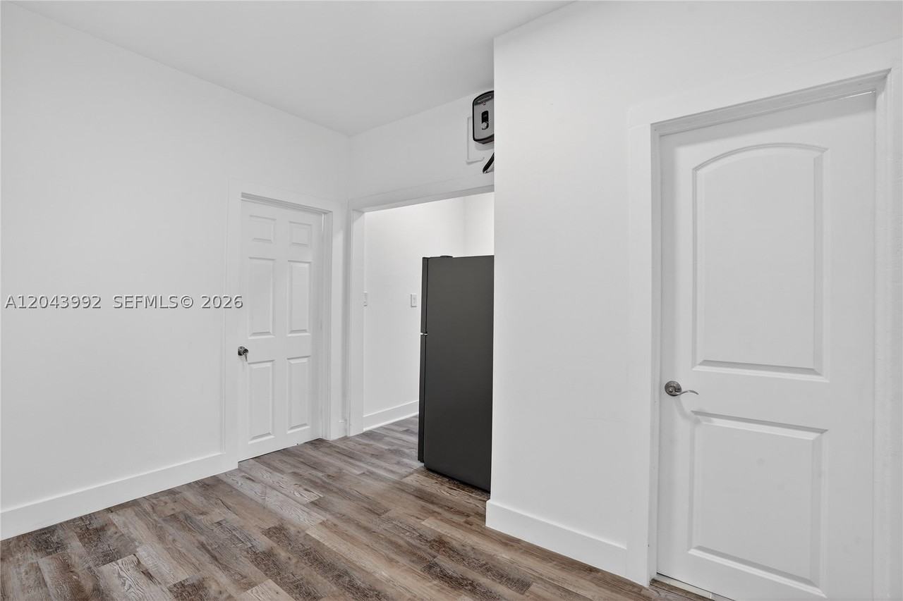 1630 Sw 10th St #5 - Photo 5 of 12