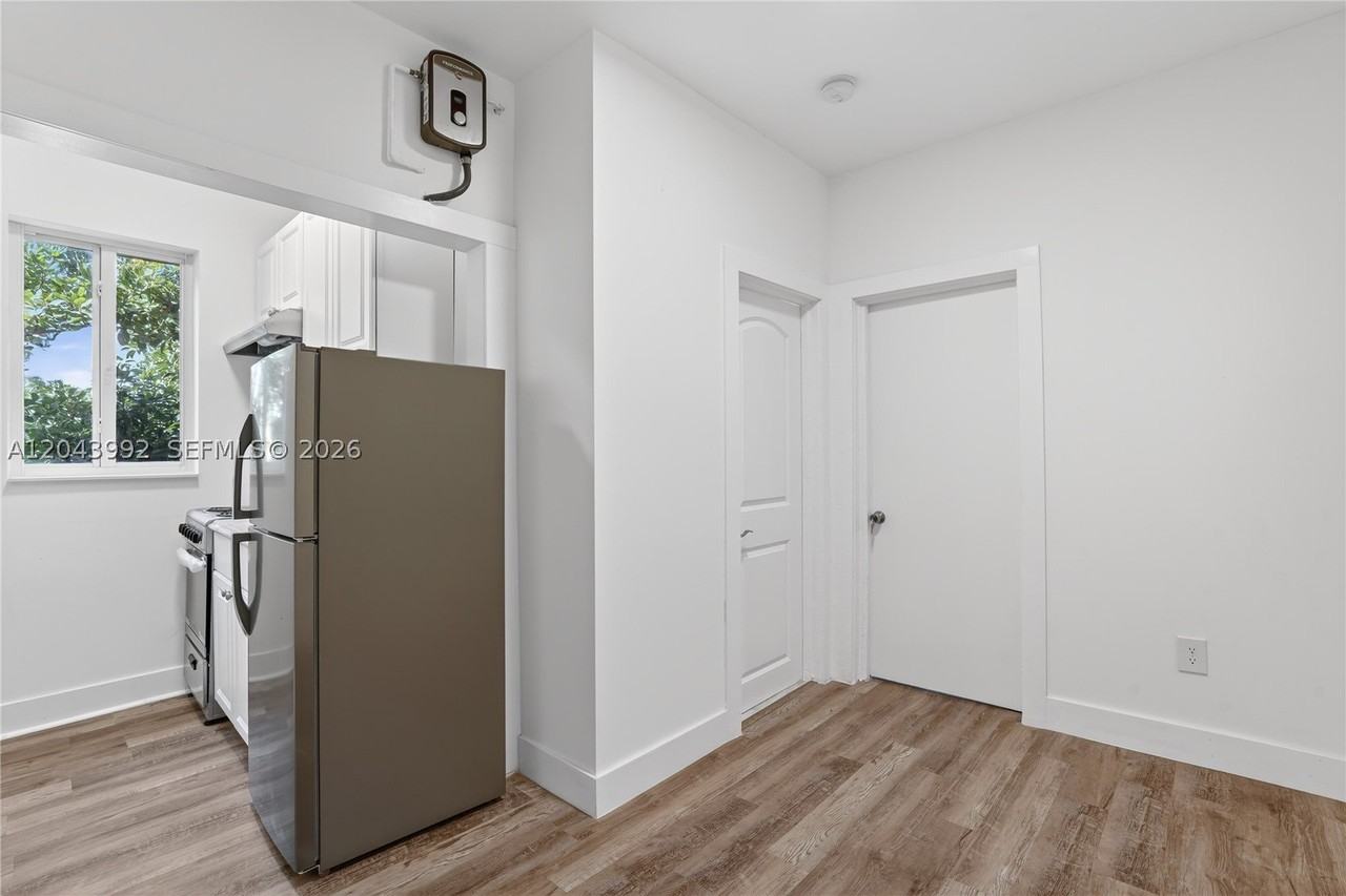 1630 Sw 10th St #5 - Photo 6 of 12