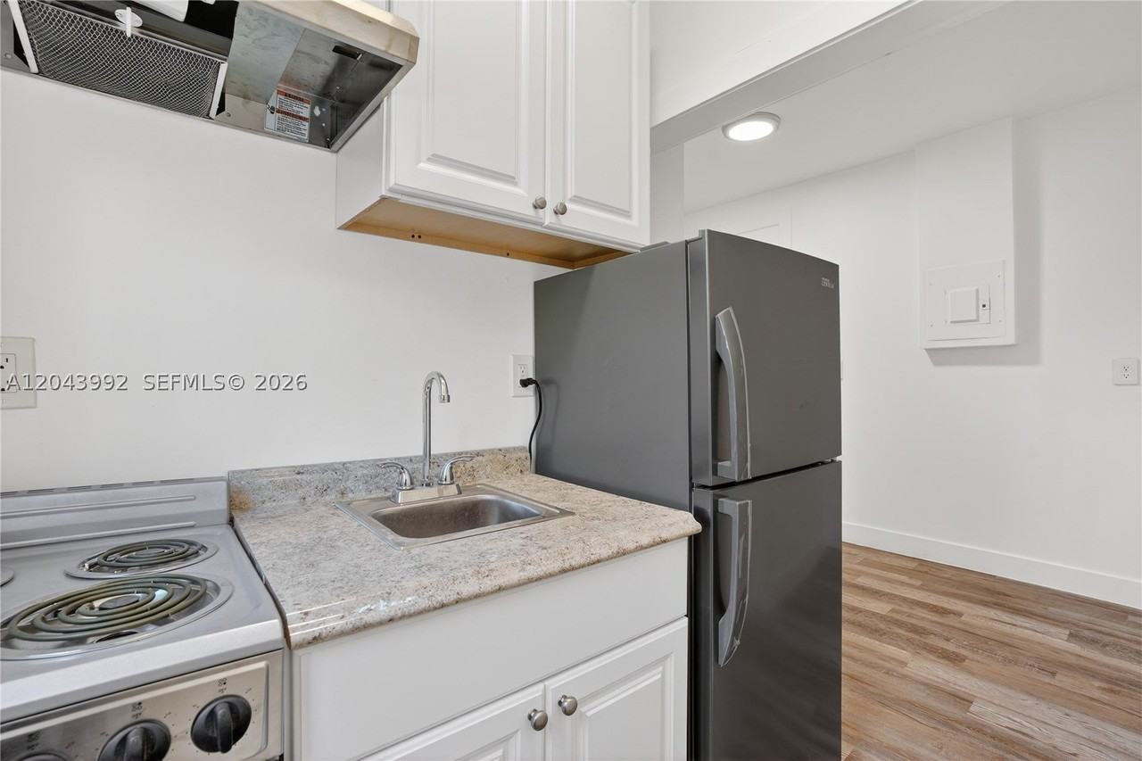 1630 Sw 10th St #5 - Photo 7 of 12