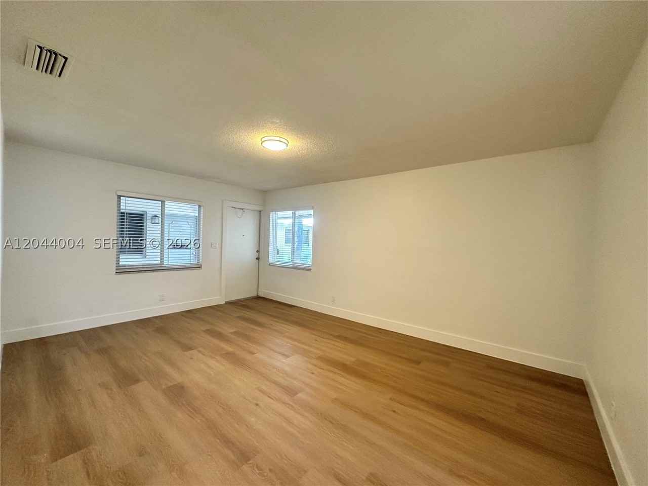 3700 Ne 22nd Ave #4 - Photo 3 of 31