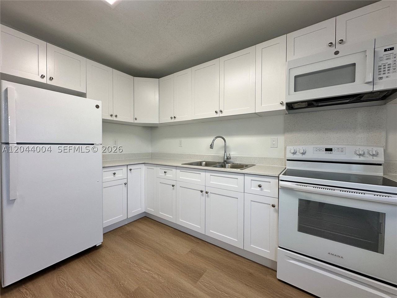 3700 Ne 22nd Ave #4 - Photo 4 of 31