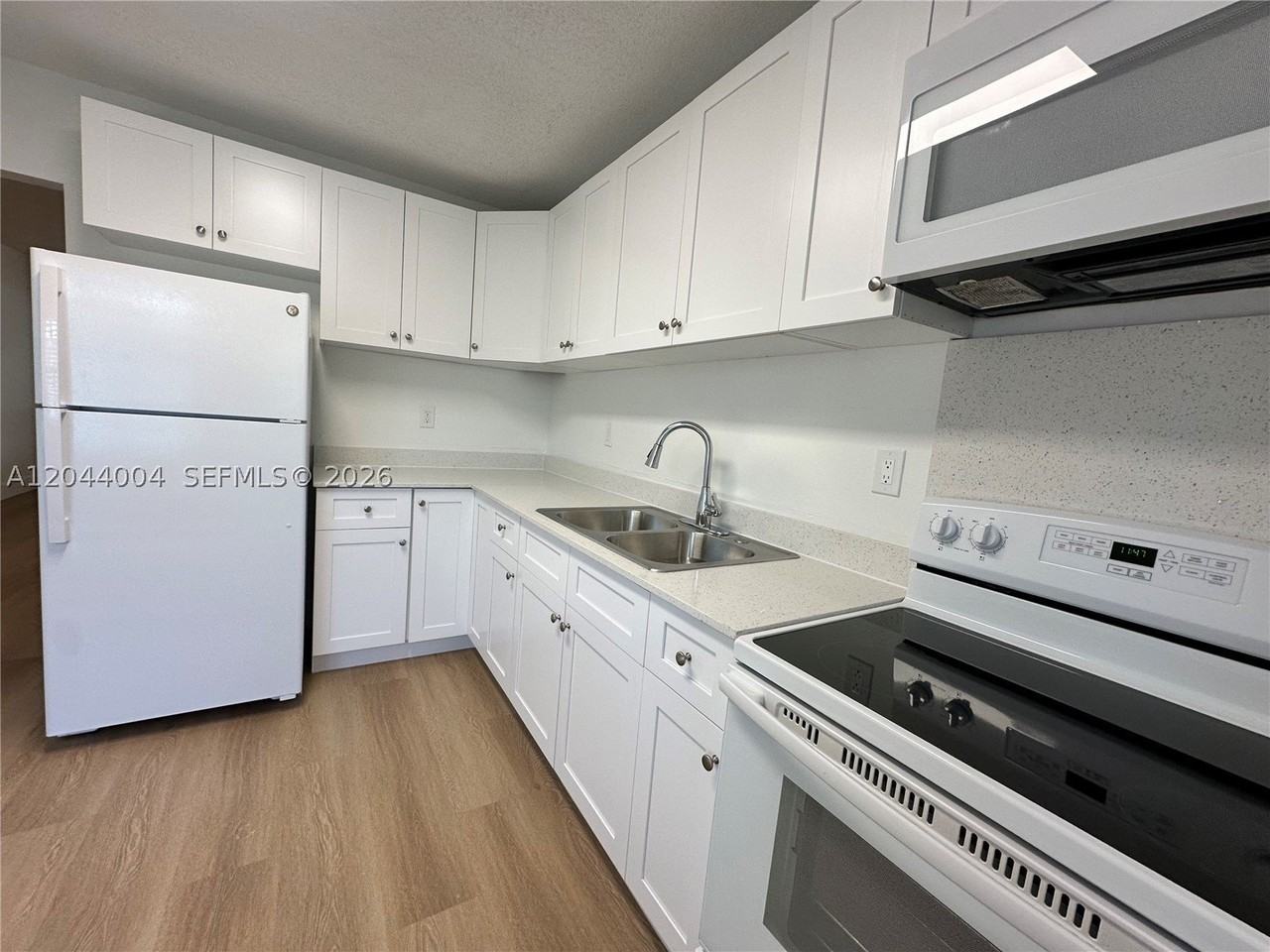 3700 Ne 22nd Ave #4 - Photo 5 of 31