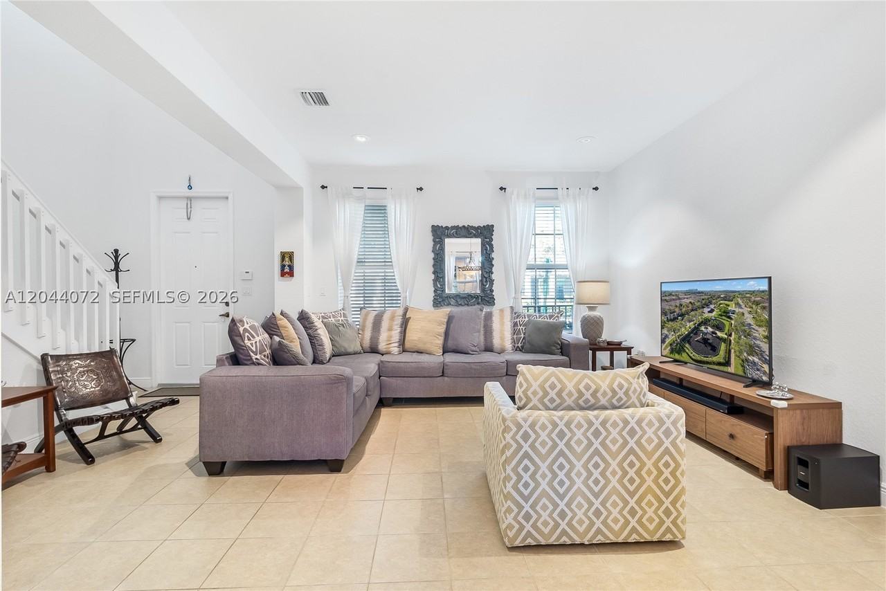 1119 Sw 147th Ave - Photo 2 of 37