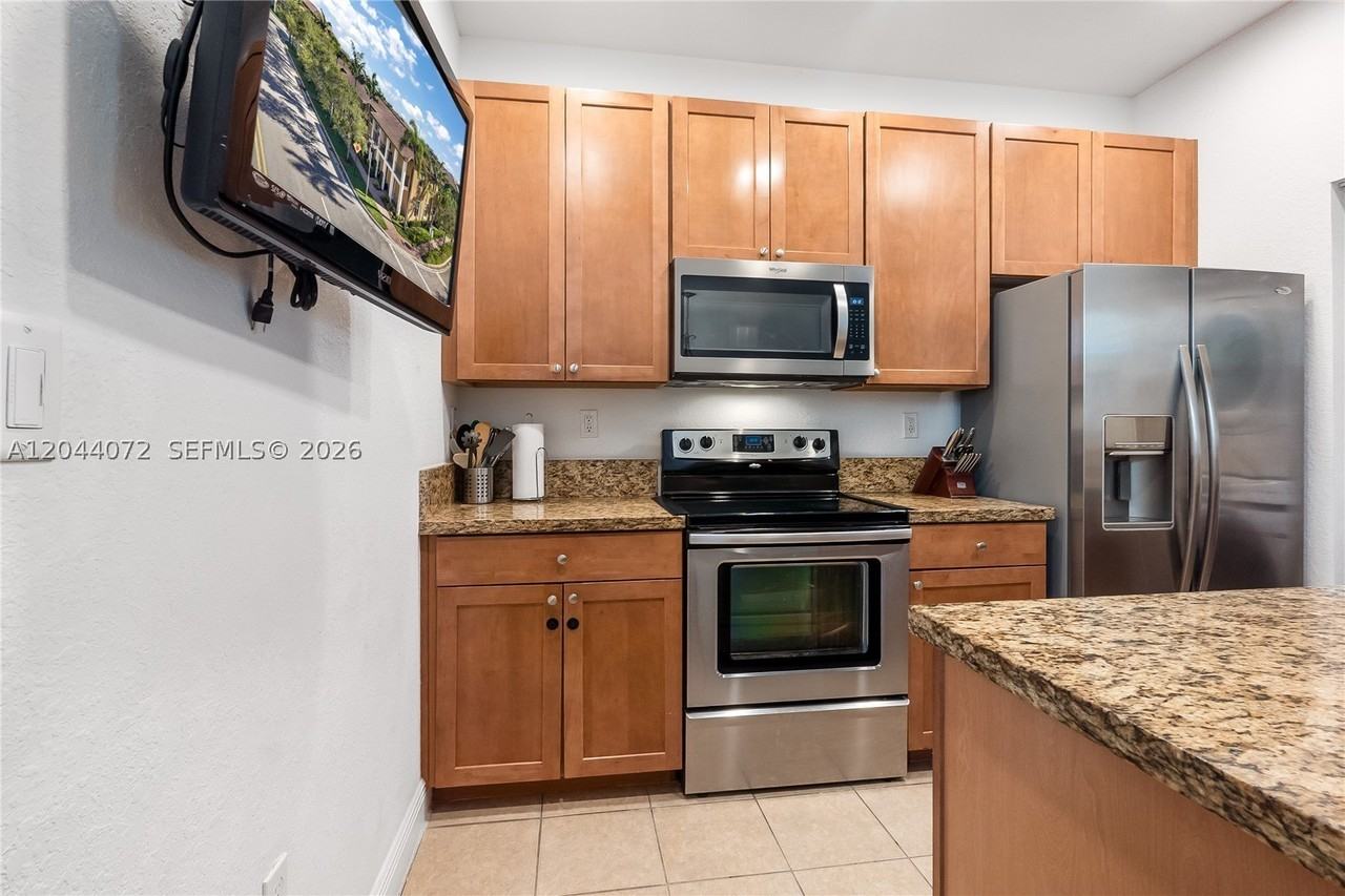 1119 Sw 147th Ave - Photo 4 of 37