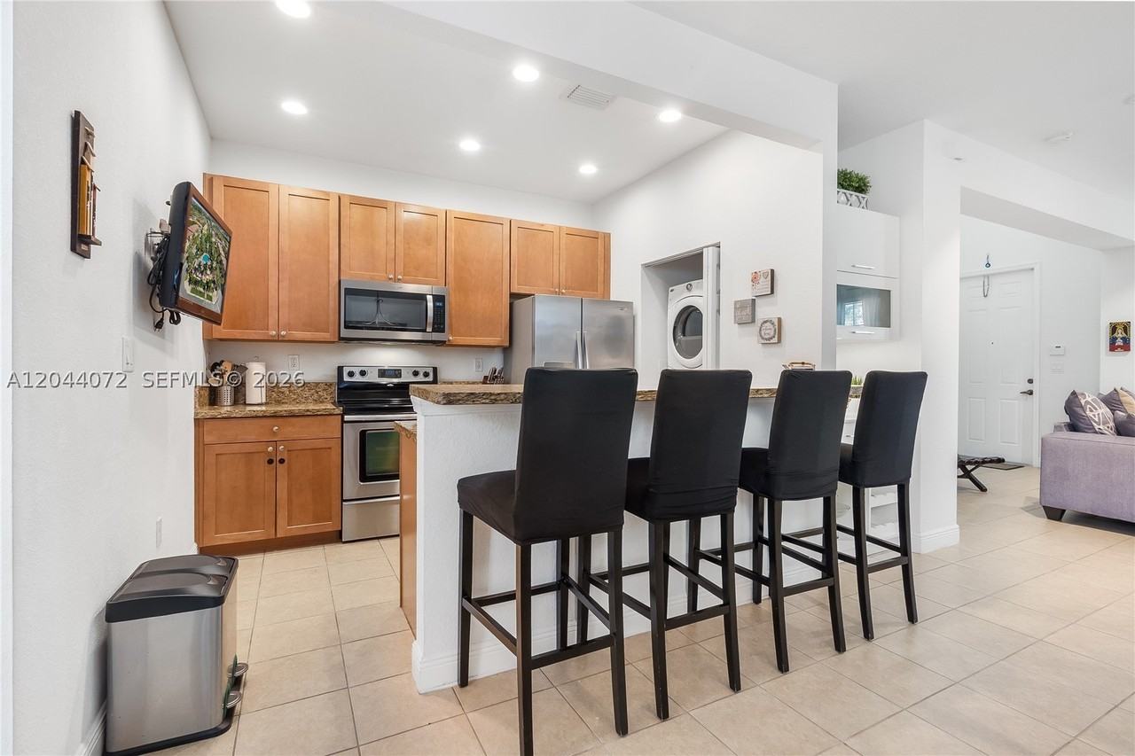1119 Sw 147th Ave - Photo 6 of 37