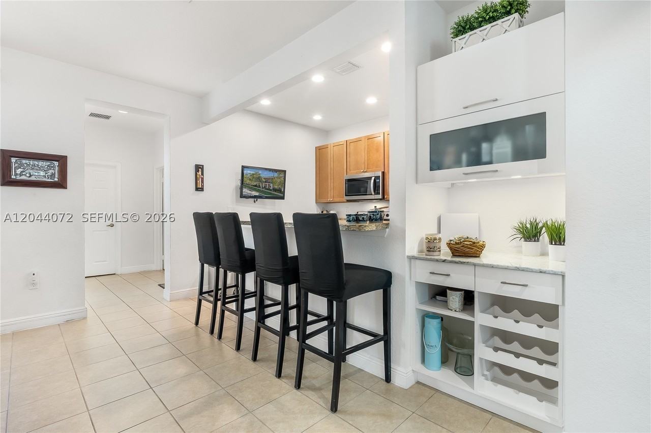 1119 Sw 147th Ave - Photo 7 of 37