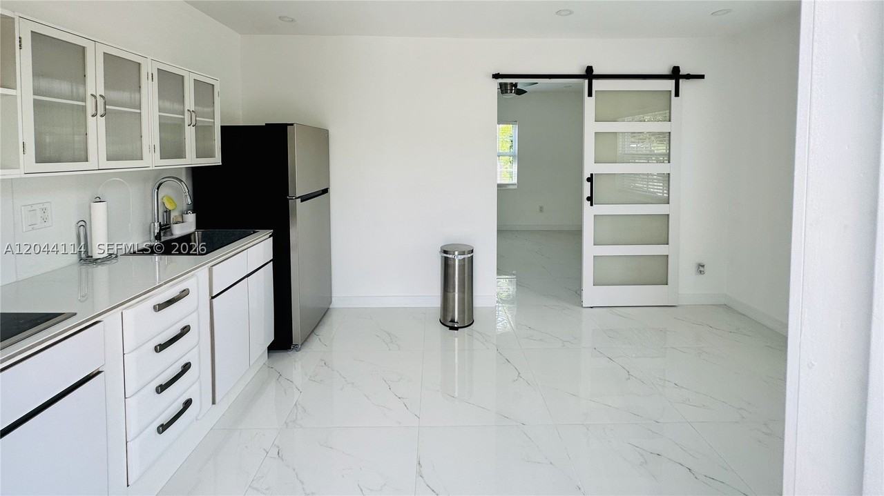 1315 Ne 181st St #1 - Photo 3 of 11
