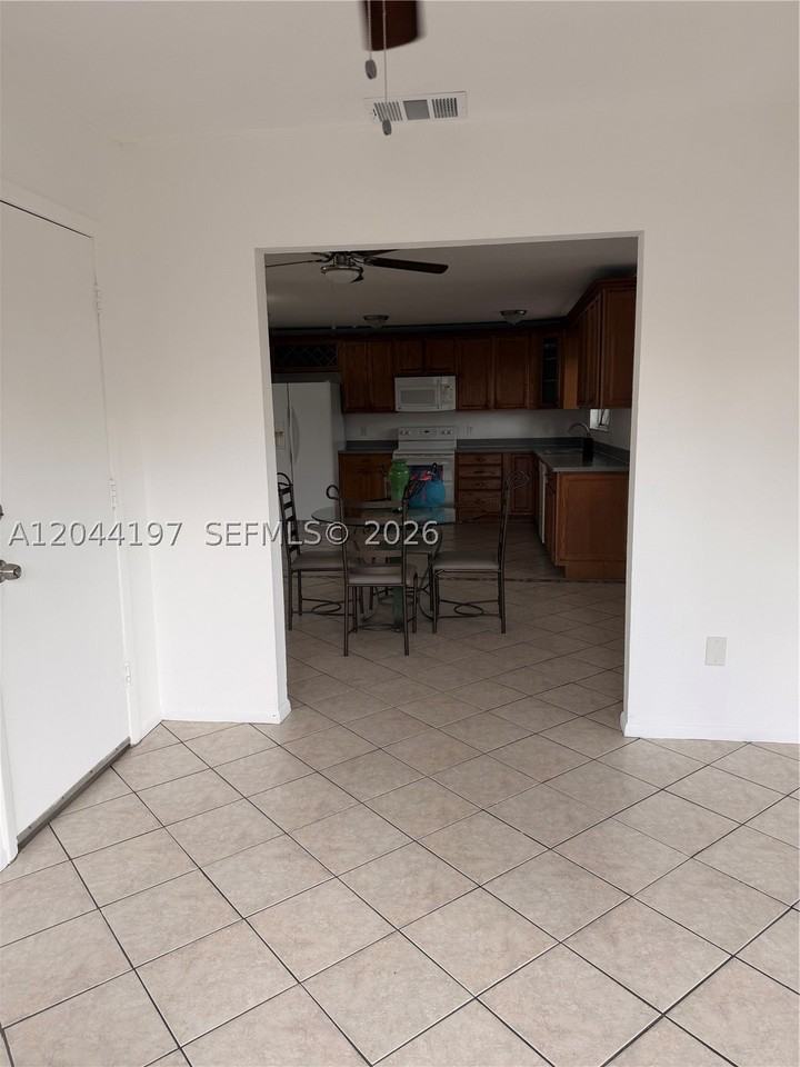 731 24th St Sw #1 - Photo 3 of 15