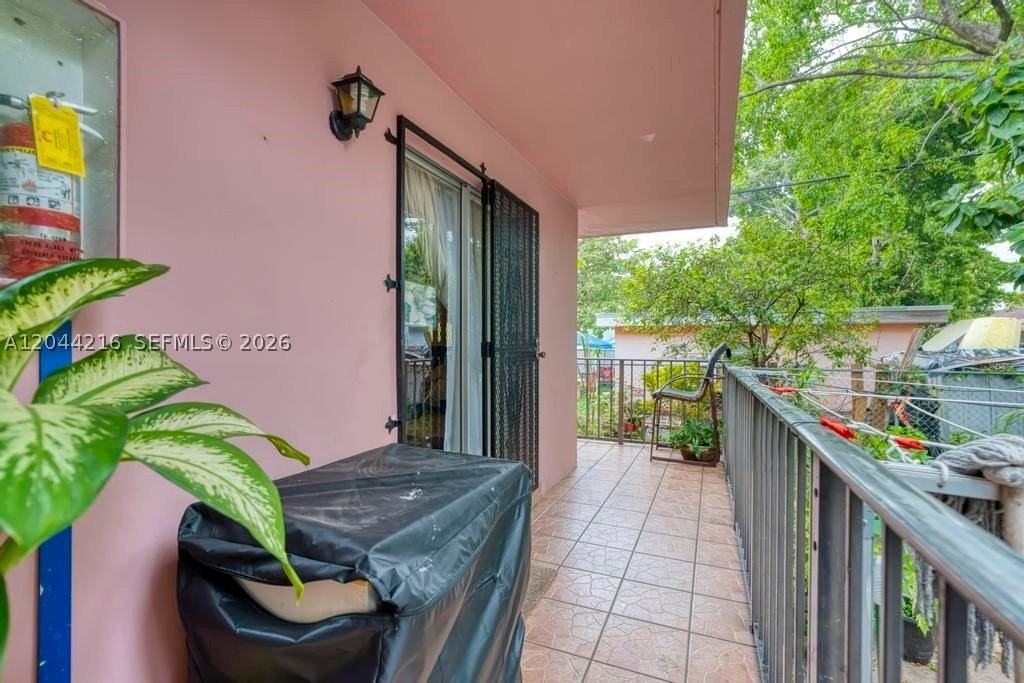 519 Nw 10th Ave #3 - Photo 2 of 15