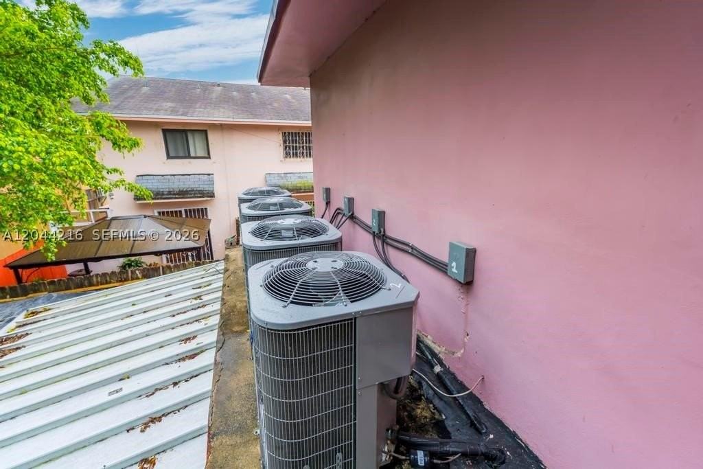 519 Nw 10th Ave #3 - Photo 5 of 15