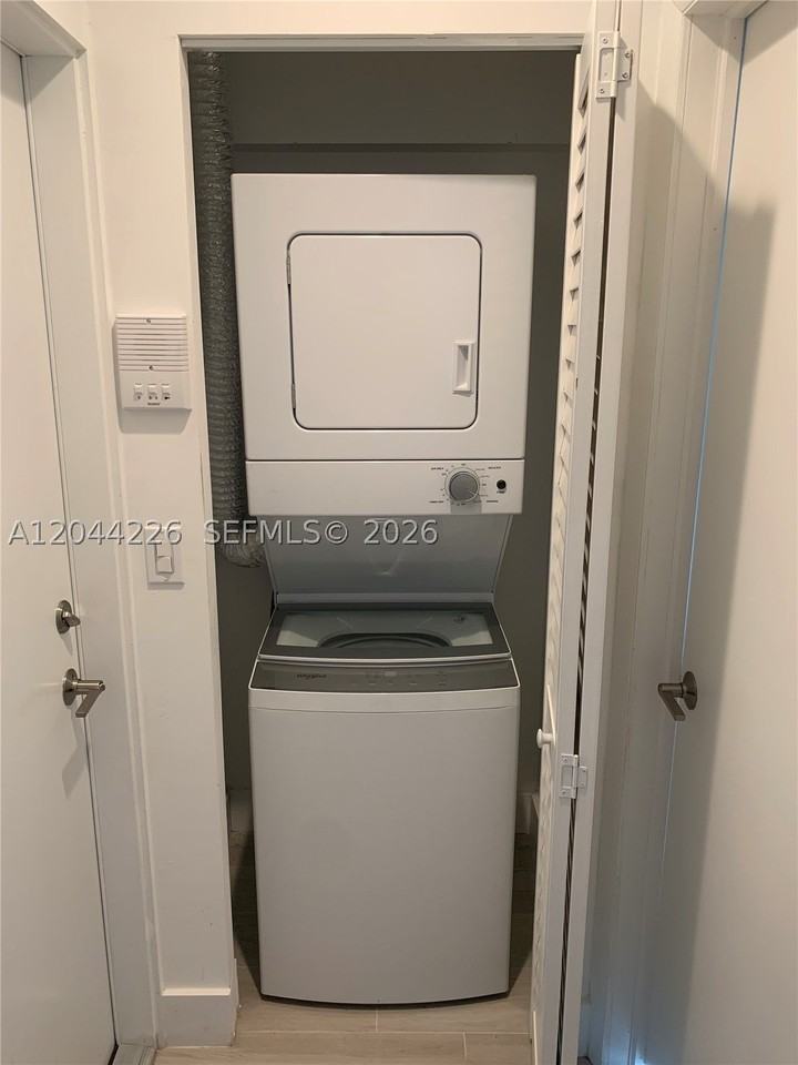 19 Sidonia Ave #7 - Photo 5 of 6