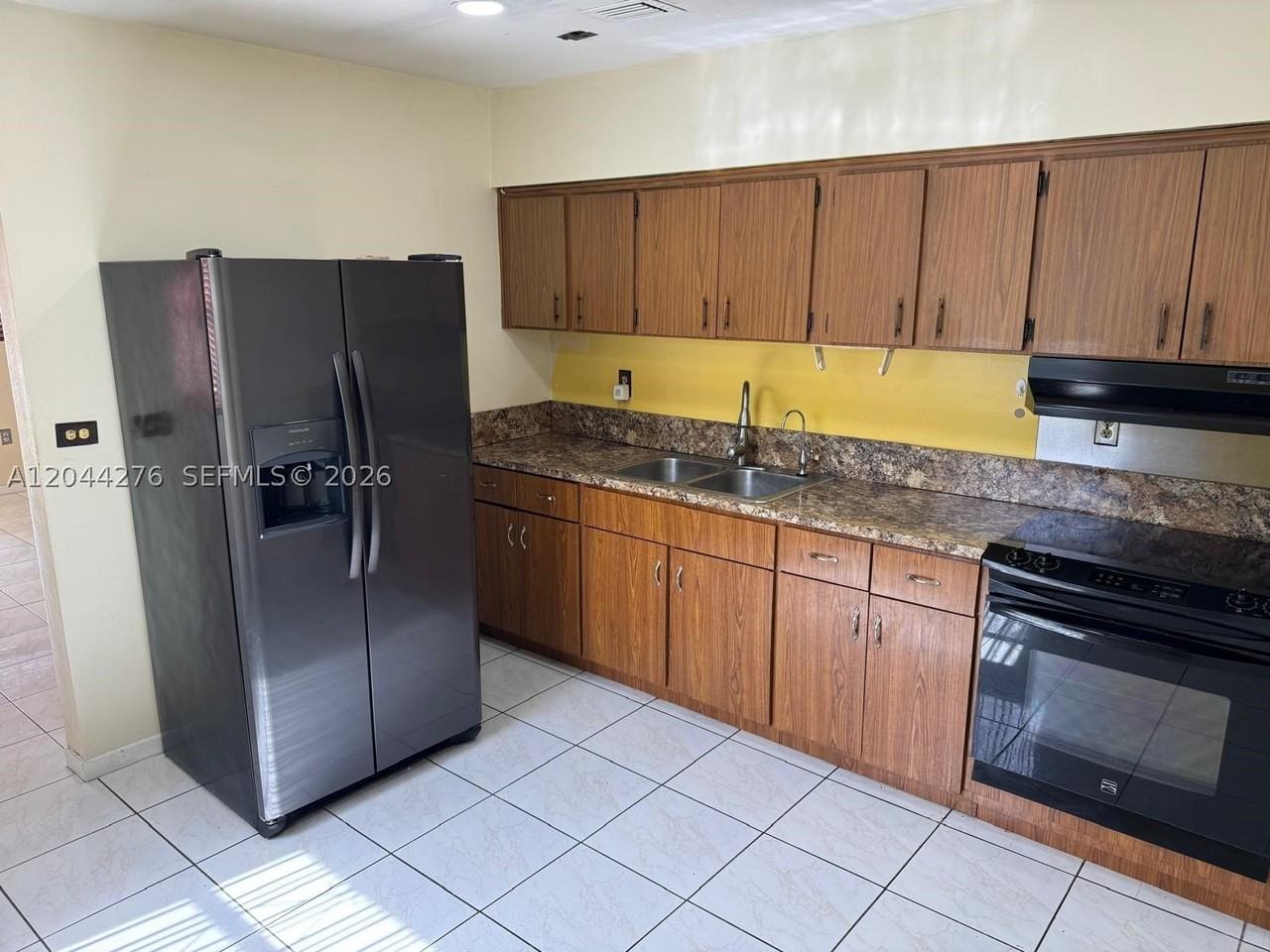2428 Nw 82nd St #2428 - Photo 4 of 15
