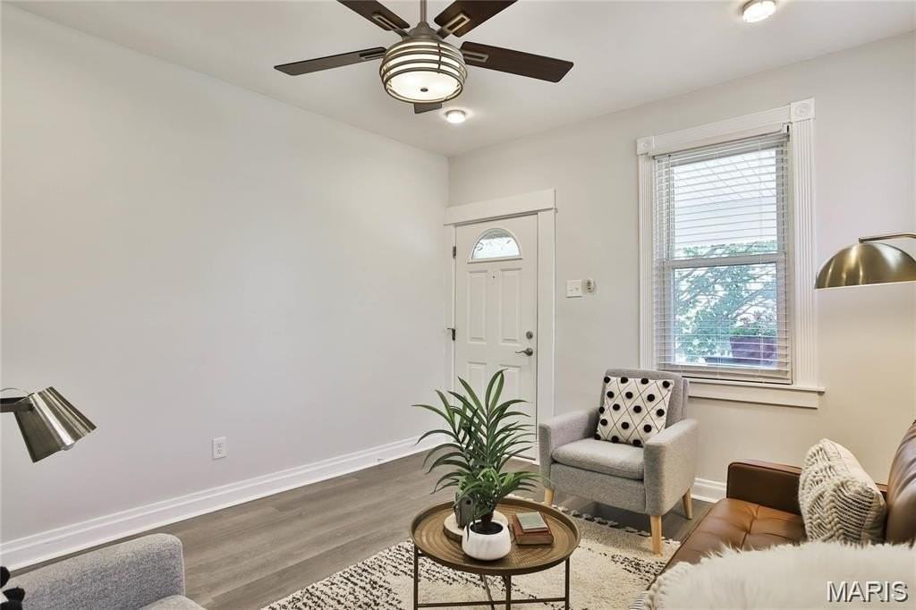 6059 Odell St - Photo 4 of 20