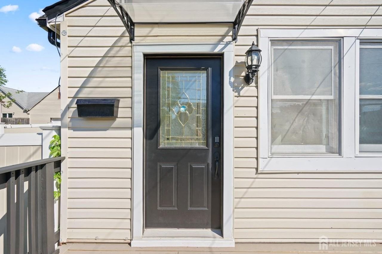 250 Brookside Ave - Photo 2 of 26