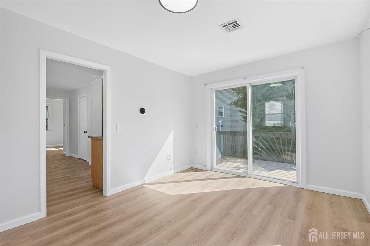 250 Brookside Ave - Photo 3 of 26