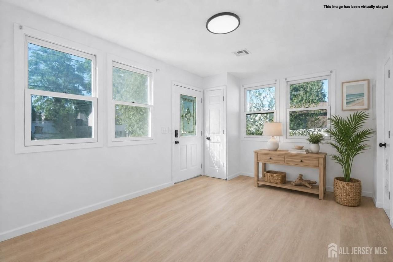 250 Brookside Ave - Photo 6 of 26