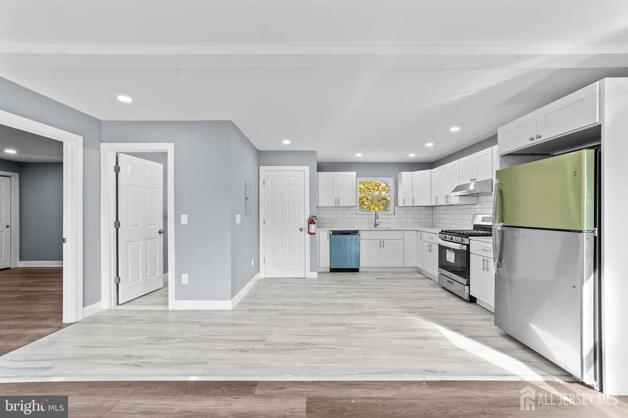 245 William St #C - Photo 3 of 11