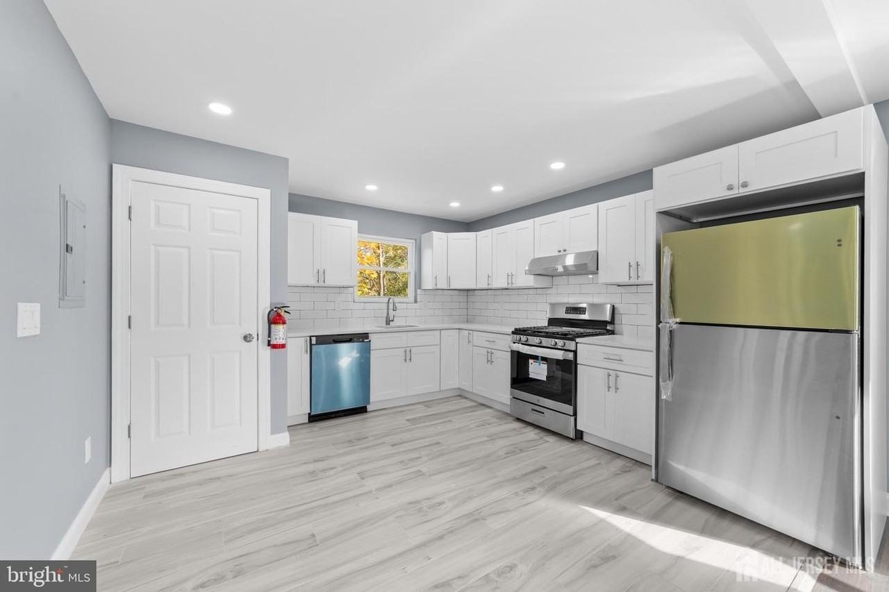 245 William St #C - Photo 4 of 11