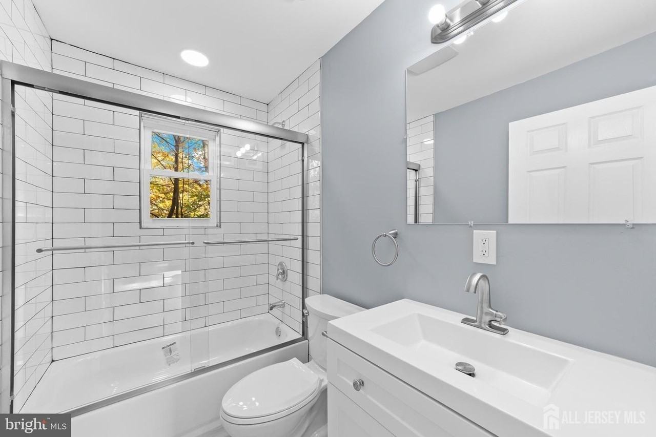245 William St #C - Photo 7 of 11