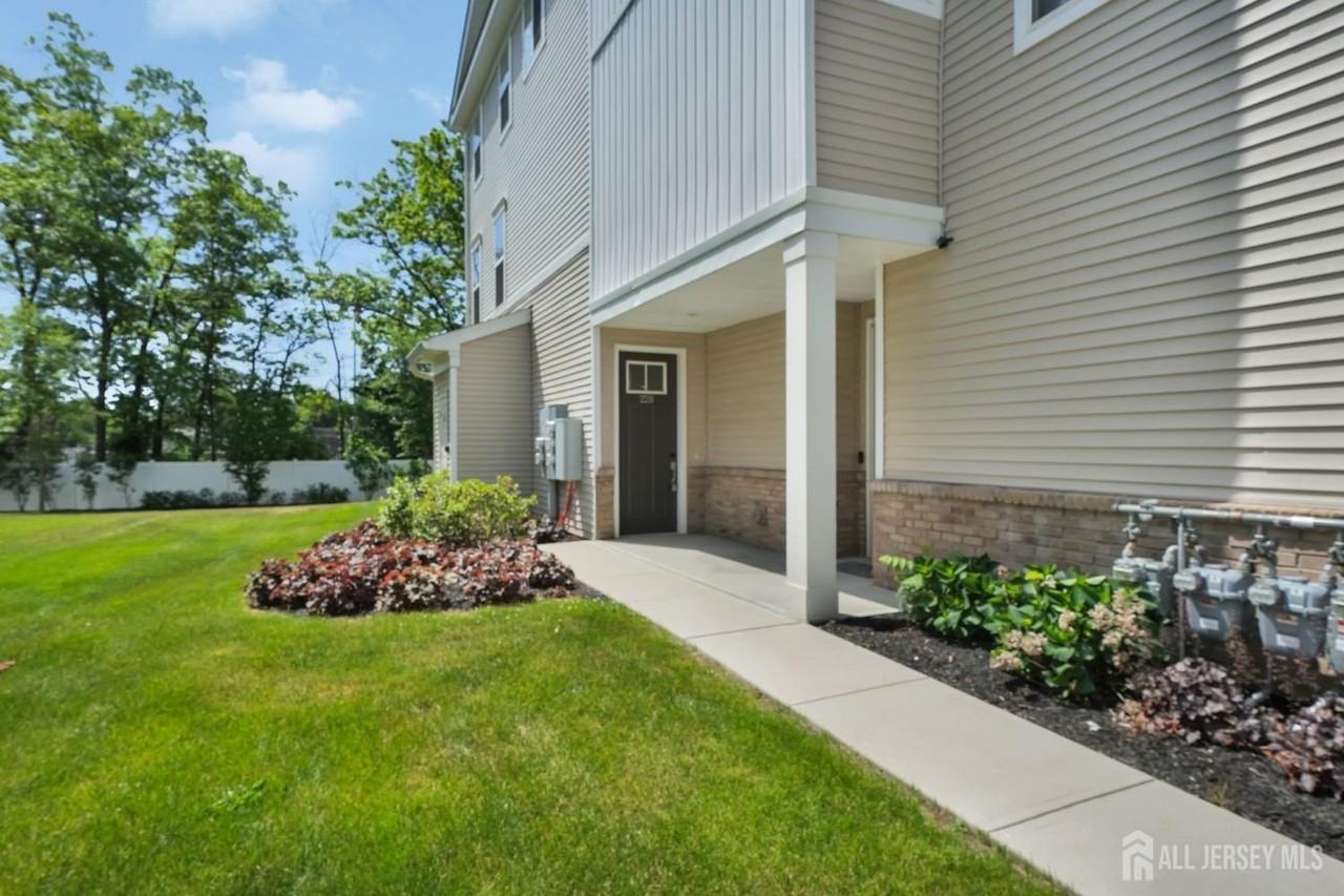 228 Park Ln - Photo 2 of 25