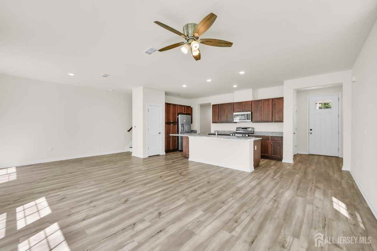 228 Park Ln - Photo 6 of 25