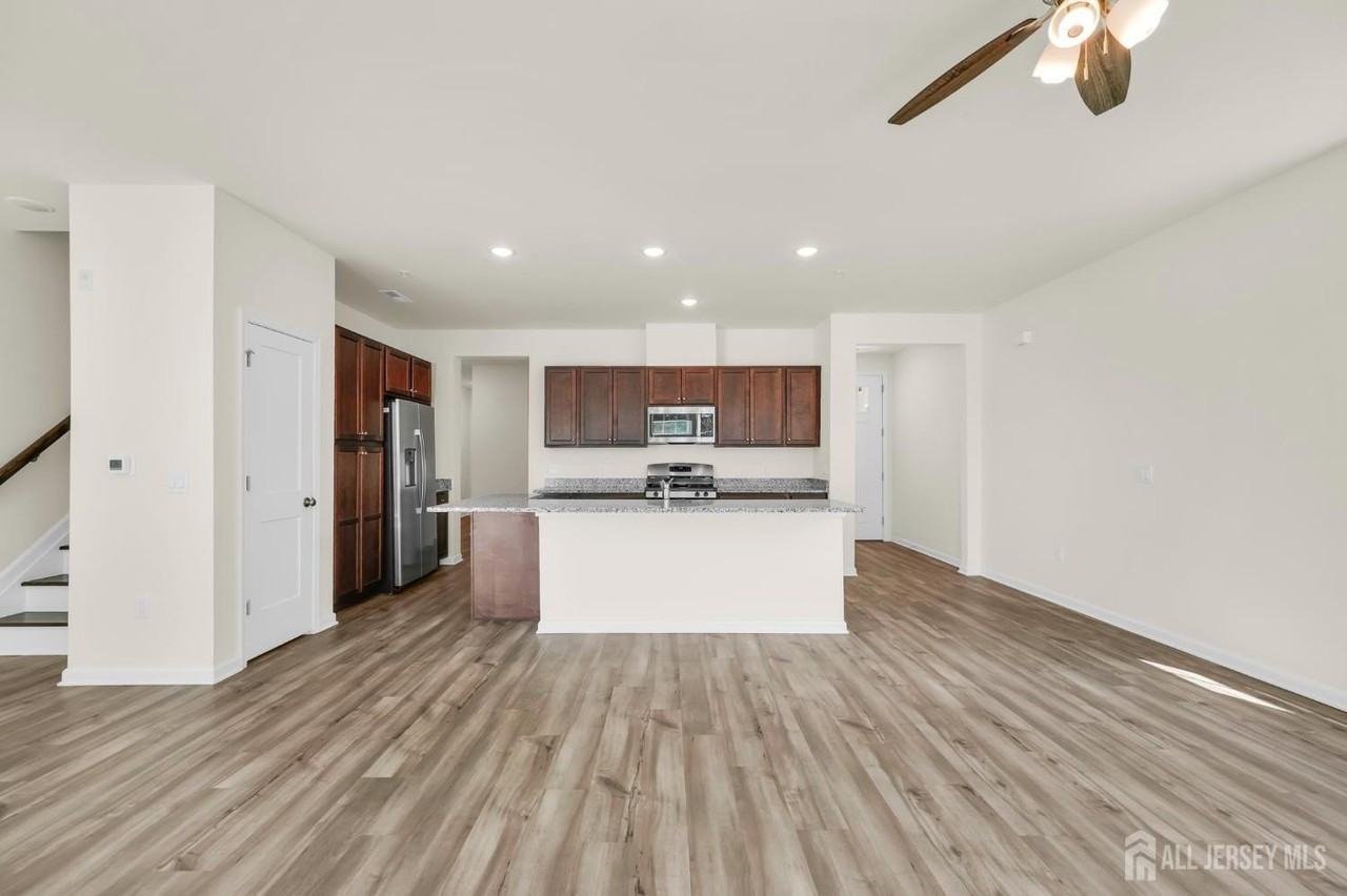 228 Park Ln - Photo 7 of 25